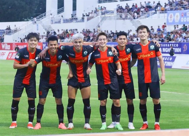 Tiền thưởng và cúp vàng, biểu tượng khuyến mãi thể thao tại i9bet141 game bài
