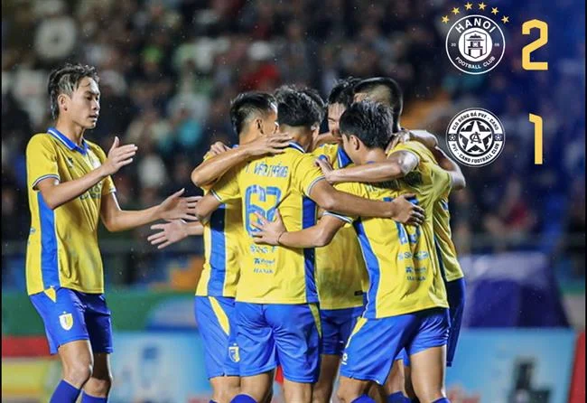 Nhân viên hỗ trợ với tai nghe, biểu tượng hỗ trợ khách hàng 24/7 của i9bet141 game bài